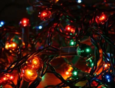 Χριστουγεννιάτικα λαμπάκια - Πόσο ρεύμα καίνε;